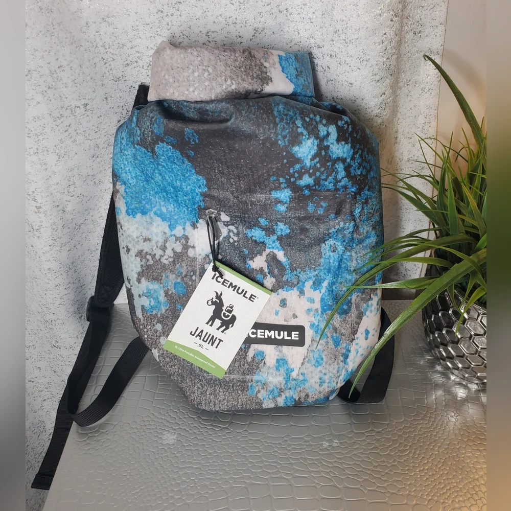 ICEMULE NWT Jaunt 9L Collapsible Waterproof Canouflage Blue and Black  Backpack